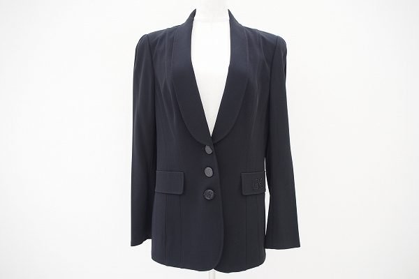 きちんとスタイルにもぴったりの伊太利屋のブラックジャケットをお売りいただきました