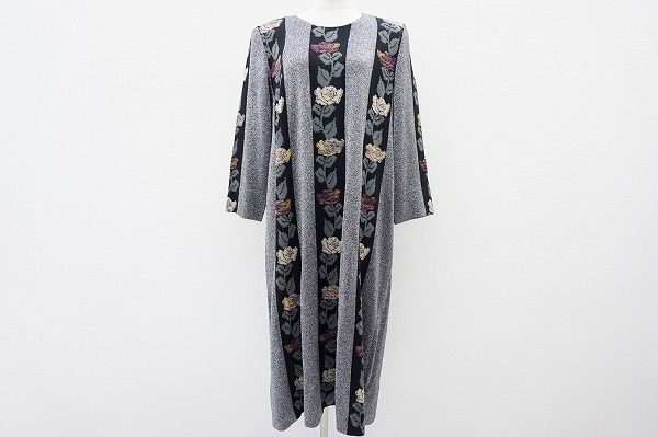 斉藤都世子のストライプ×バラ柄ワンピースをお譲りいただきました