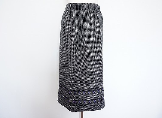 タイトで細見えする斉藤都世子のスカートを買取させて頂きました。