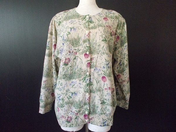 やさしい色合い！バラ色の暮しの草木柄カーディガンをお売りいただきました