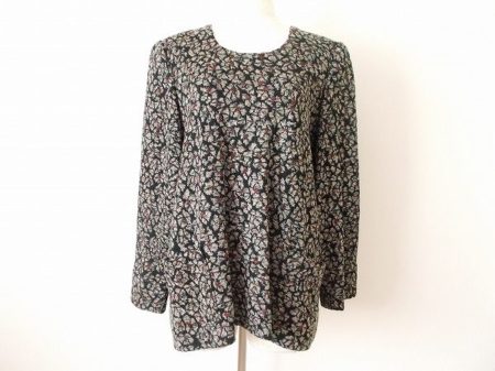 和を感じさせる柄の斉藤都世子のニットトップスをお譲りいただきました