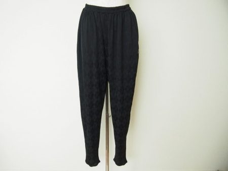 ウエストゴムなのにおしゃれ！伊太利屋のブラックパンツをお売りいただきました
