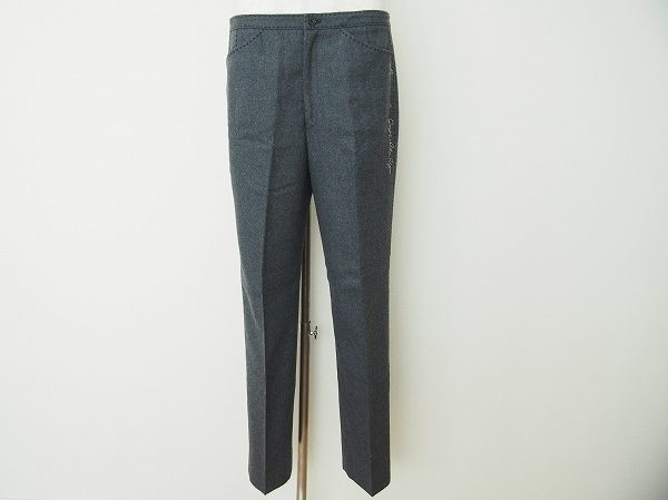 サイドにラインストーンがついた伊太利屋のスリムパンツを買い取りました