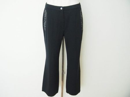 脚のラインを綺麗に見せてくれる伊太利屋のブーツカットパンツを買い取りました