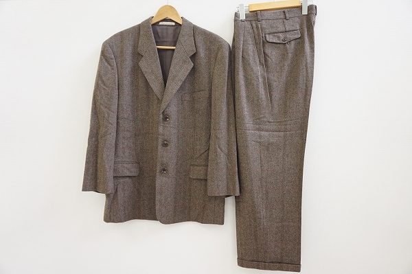 イギリスの格調高いマーリング&エヴァンス社の素材を使ったスーツを買い取りました