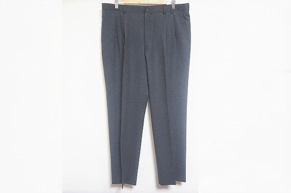 オンにもオフにも着用できるパパスのスラックスをお譲りいただきました