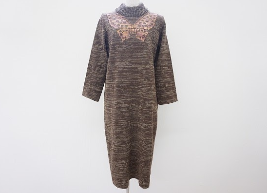 首周りの蝶々が華やかな斉藤都世子の美品ワンピを買取させて頂きました。