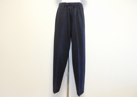 斉藤都世子の着回し力抜群の紺色ニットパンツを買取させて頂きました。