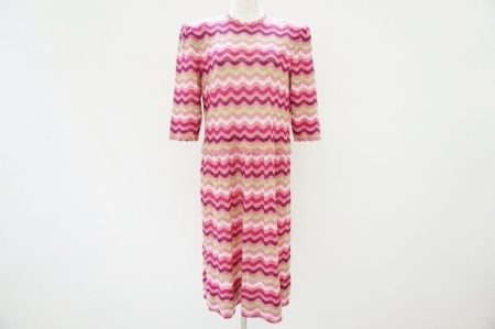 華やかな斉藤都世子のウエーブボーダー柄ワンピースを買い取りました