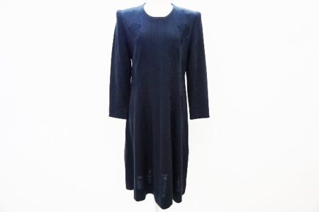 さりげない花柄刺繍が素敵な斉藤都世子のニットワンピースを買い取りました