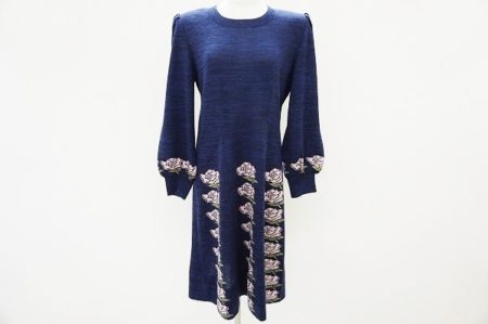 優雅なバラデザイン！斉藤都世子のニットワンピースをお譲りいただきました