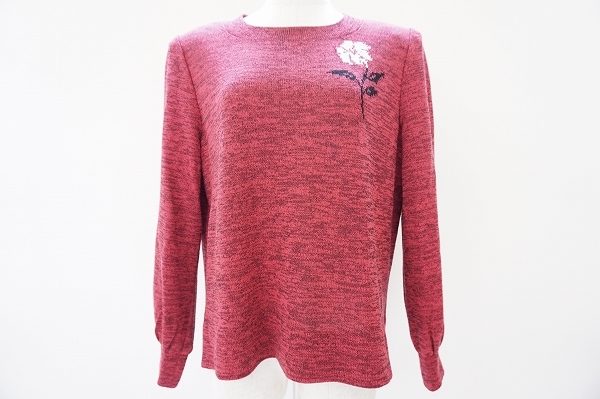 ワンポイントのバラモチーフつき!斉藤都世子のニットトップスを買い取りました