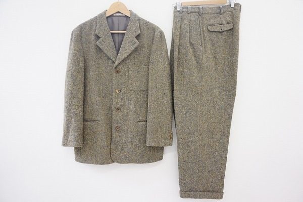秋冬に欠かせないパパスのツイードスーツ上下を買い取りさせていただきました