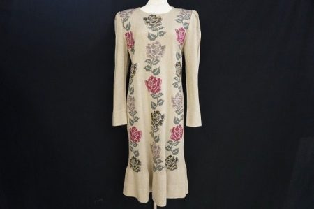 アイボリーカラーにバラが映えた斉藤都世子のロングワンピースを買い取りました