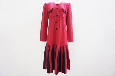 斉藤都世子のワンピースを美品状態で買取させて頂きました。