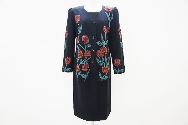 どこから見てもスタイリングにぬかりない、斉藤都世子のセットアップを買取いたしました