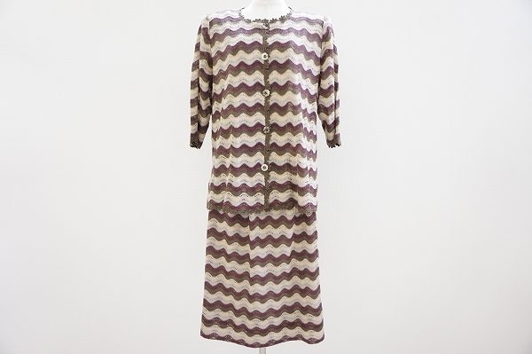 花モチーフディテールが可愛い、斉藤都世子のニットセットアップを買取いたしました