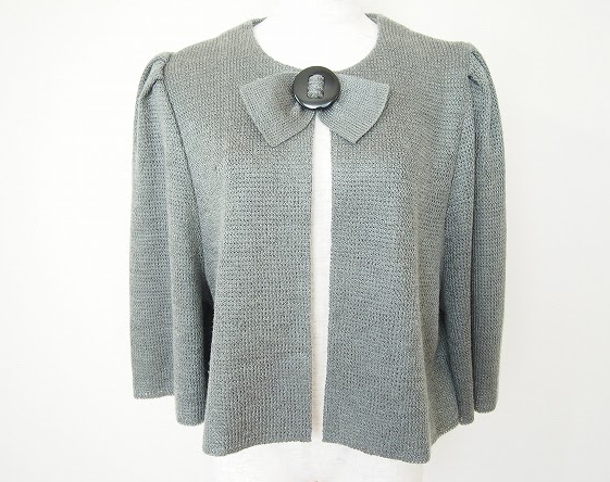 上品なショート丈ジャケット!斉藤都世子