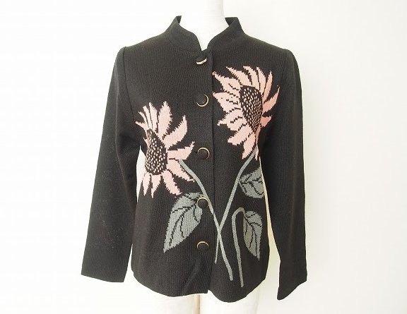 ひまわり柄のハイネックカーディガン！斉藤都世子