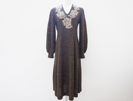 綺麗なディテールのブラウンワンピ！斉藤都世子