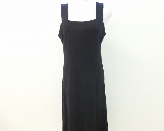 シンプルフェミニンなブラックワンピ!斉藤都世子