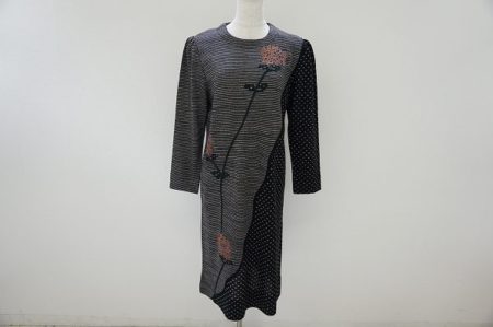 1枚で存在感抜群！斉藤都世子ワンピースを買取しました