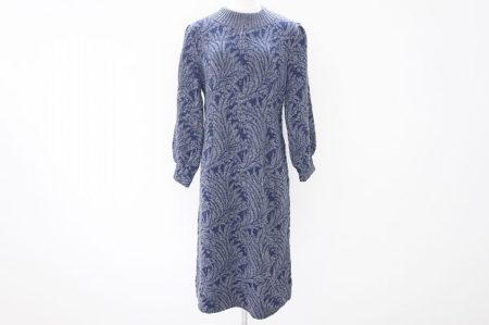 ブルーが綺麗な斉藤都世子のワンピースを買い取りました