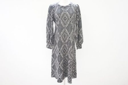 カジュアルにもエレガントにも着られる斉藤都世子のニットワンピースを買い取りました