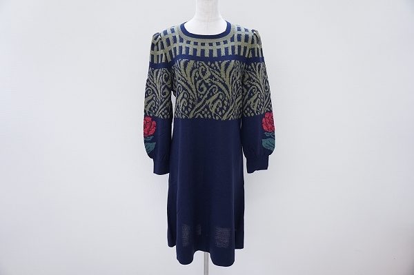 深めの色合いが大人っぽい斉藤都世子のニットワンピースをお売りいただきました
