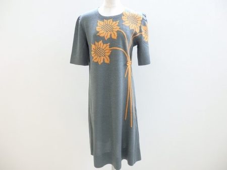 大胆なフラワーモチーフ！斉藤都世子のワンピースをお売りいただきました