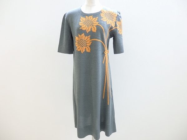 大胆なフラワーモチーフ！斉藤都世子のワンピースをお売りいただきました