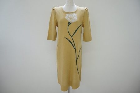 斉藤都世子の一輪の花が印象的なニットワンピースをお売りいただきました