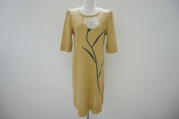 斉藤都世子の一輪の花が印象的なニットワンピースをお売りいただきました