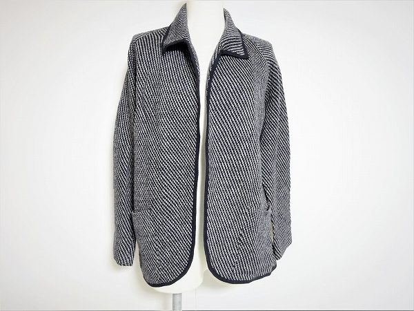 柄物のように見える織りがおしゃれな斉藤都世子のジャケットをお譲りいただきました
