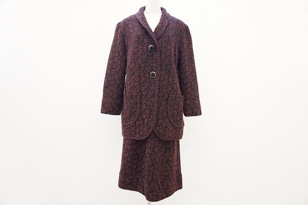 肉厚ニットの素材感が楽しめる斉藤都世子のセットアップをお売りいただきました