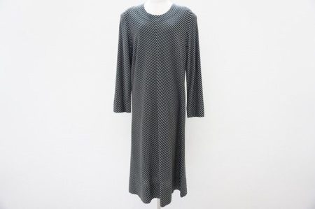 ストレートラインが美しい斉藤都世子のニットワンピースをお譲りいただきました