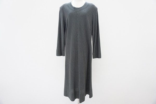 ストレートラインが美しい斉藤都世子のニットワンピースをお譲りいただきました