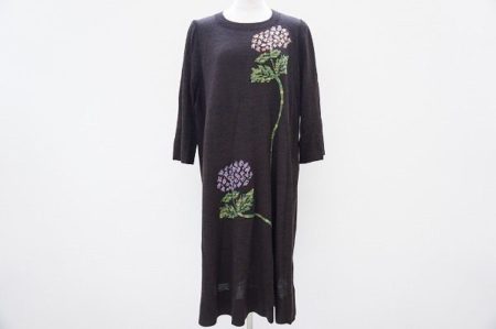 ブランドの代名詞ともされる斉藤都世子のお花モチーフワンピースをお売りいただきました