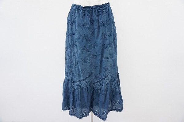 ふんわりシルエットが素敵！バラ色の暮しの膝下丈スカートを買い取りました