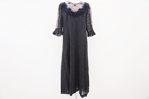 フリンジがアクセントになったノンノンドールのワンピースを買い取りました