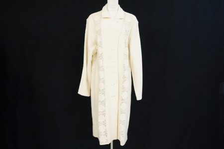 ドットレースが可愛いバラ色の暮しのロングコートをお売りいただきました