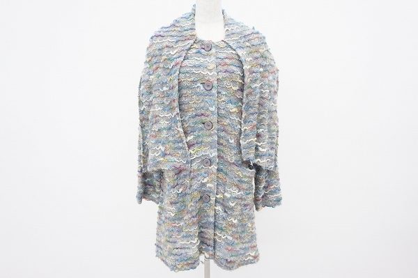 マルチカラーでコーディネートしやすいバラ色の暮しのニットコートをお売りいただきました