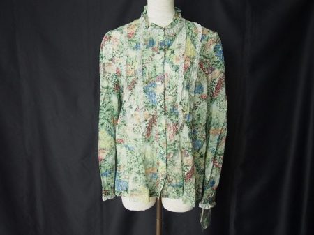 透け感が美しいバラ色の暮しのシースルーブラウスをお譲りいただきました