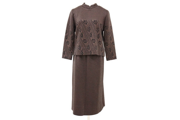 さりげないバラ柄入り！斉藤都世子のセットアップを買い取りました