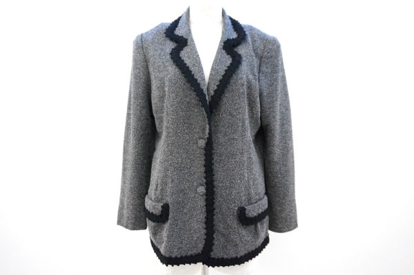 パイピングデザインがおしゃれな斉藤都世子のジャケットを買い取りました