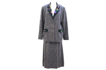 アクセントに入ったお花模様が可愛い！斉藤都世子のセットアップをお売りいただきました