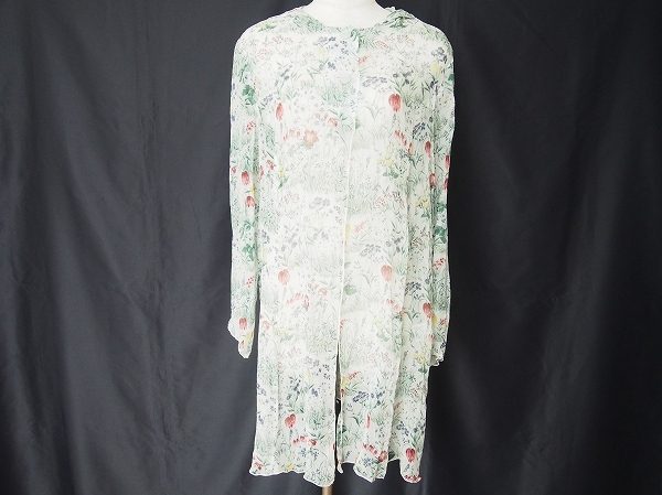 素材感を楽しみたいバラ色の暮しのシルク製ロングカーディガンを買い取りました