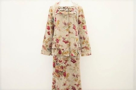 Aラインが綺麗なバラ色の暮しのスカートスーツを買い取りました