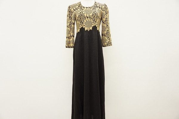 華やかなフラワーエンブロイダリーが素敵な斉藤都世子のロングドレスをお売りいただきました