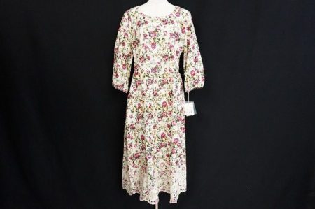 気分が明るくなるバラ色の暮しの花柄ワンピースをお譲りいただきました